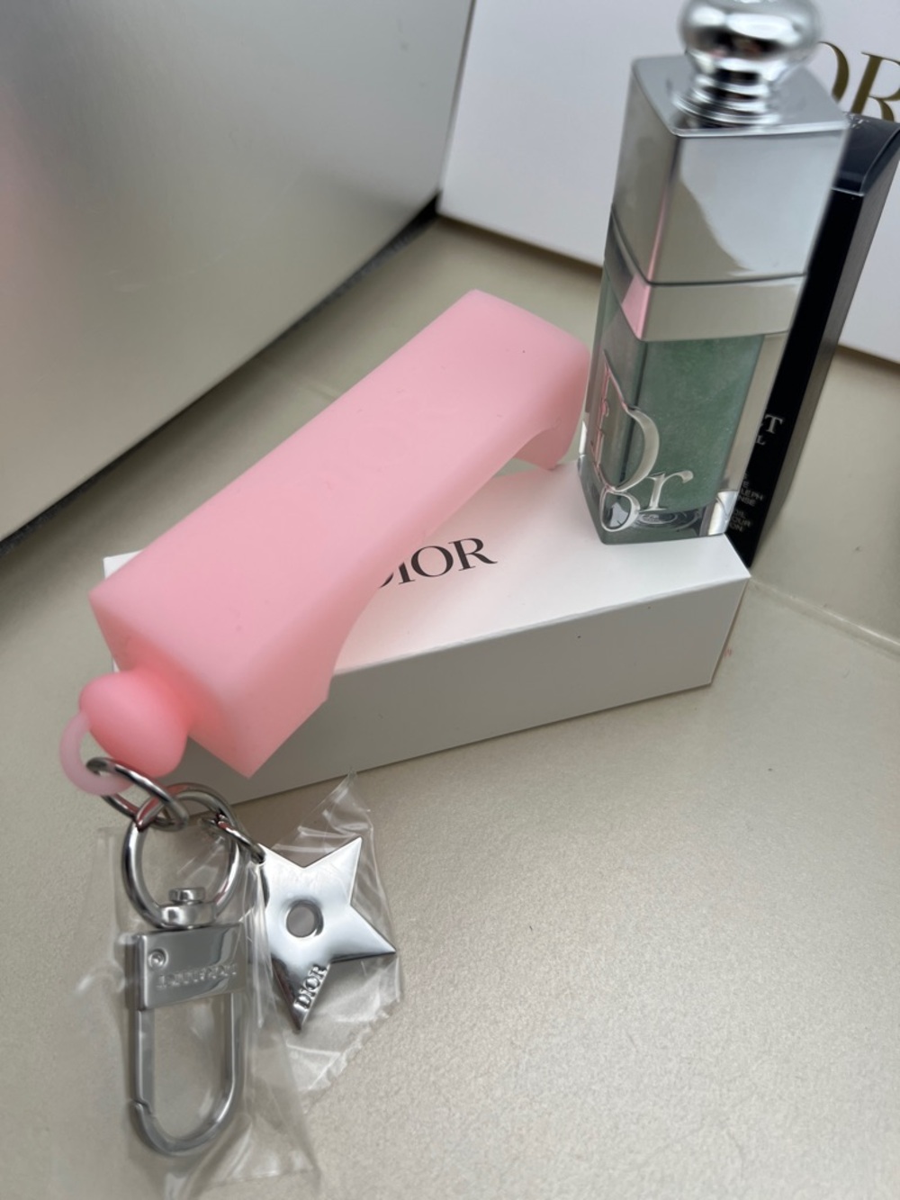 Dior Pink Silicone Keychain Lip AddictGlow Oil Holder W/Minty Lip Oil INBox NWOT - Picture 14 of 15